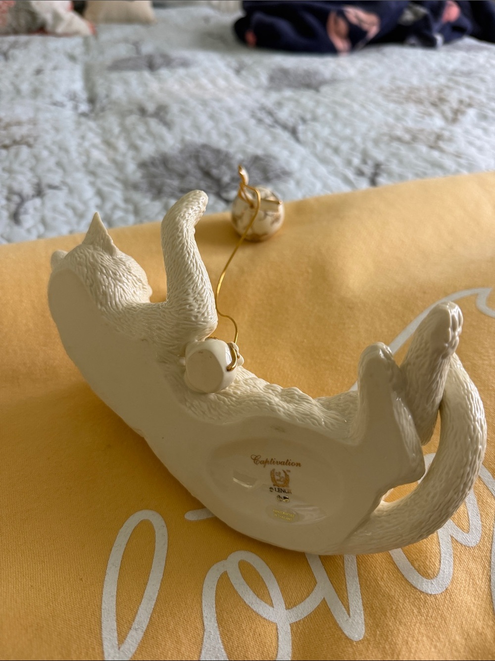 Lenox White Cat Figurine Toy with Balloon - Decorative Pet Decor - Picture 5 of 10